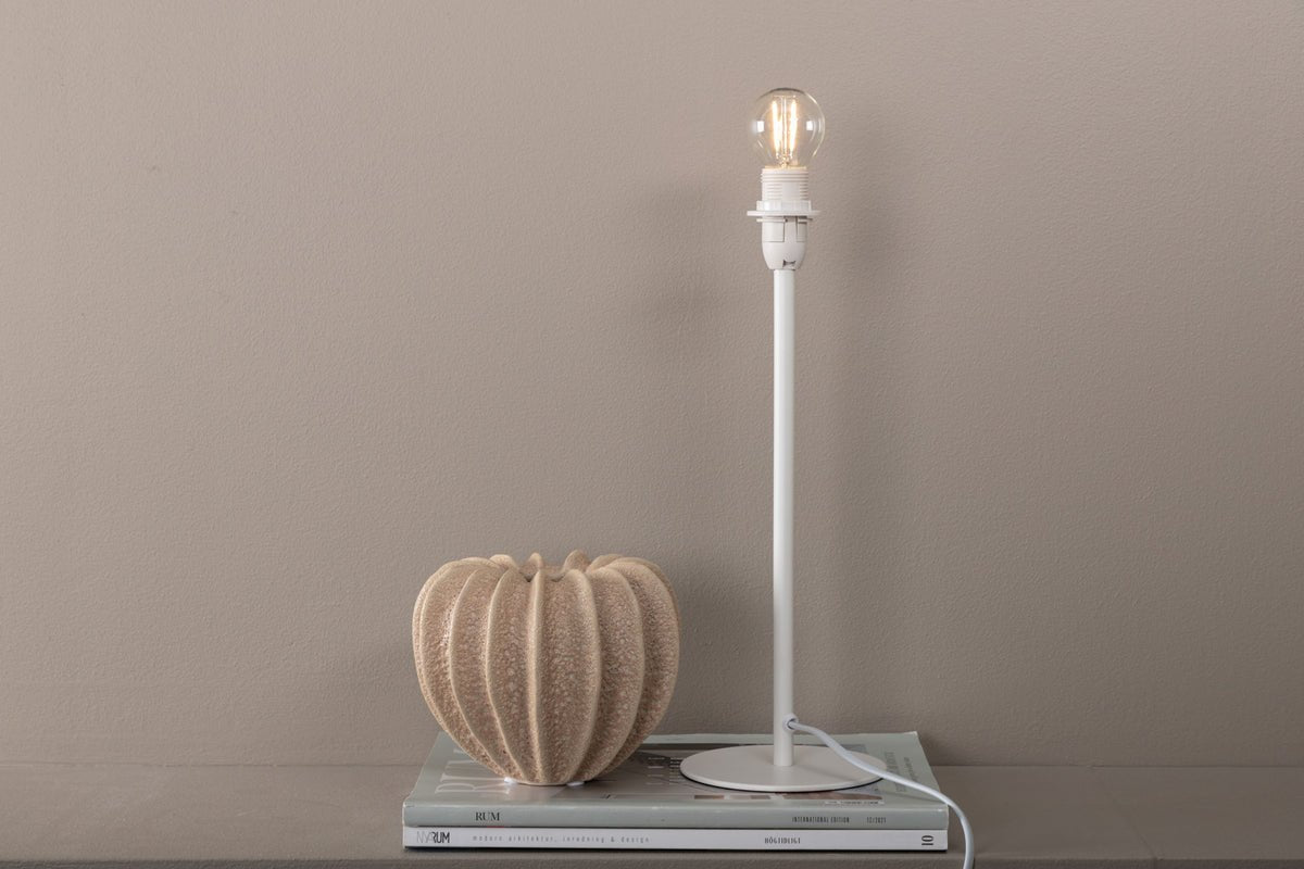 Tischlampe „Desire“ – Schlichtes Design mit stilvoller Lichtquelle