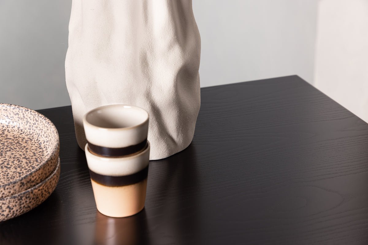 Esstisch Maiko - mit klaren Linien und schwarzem Finish