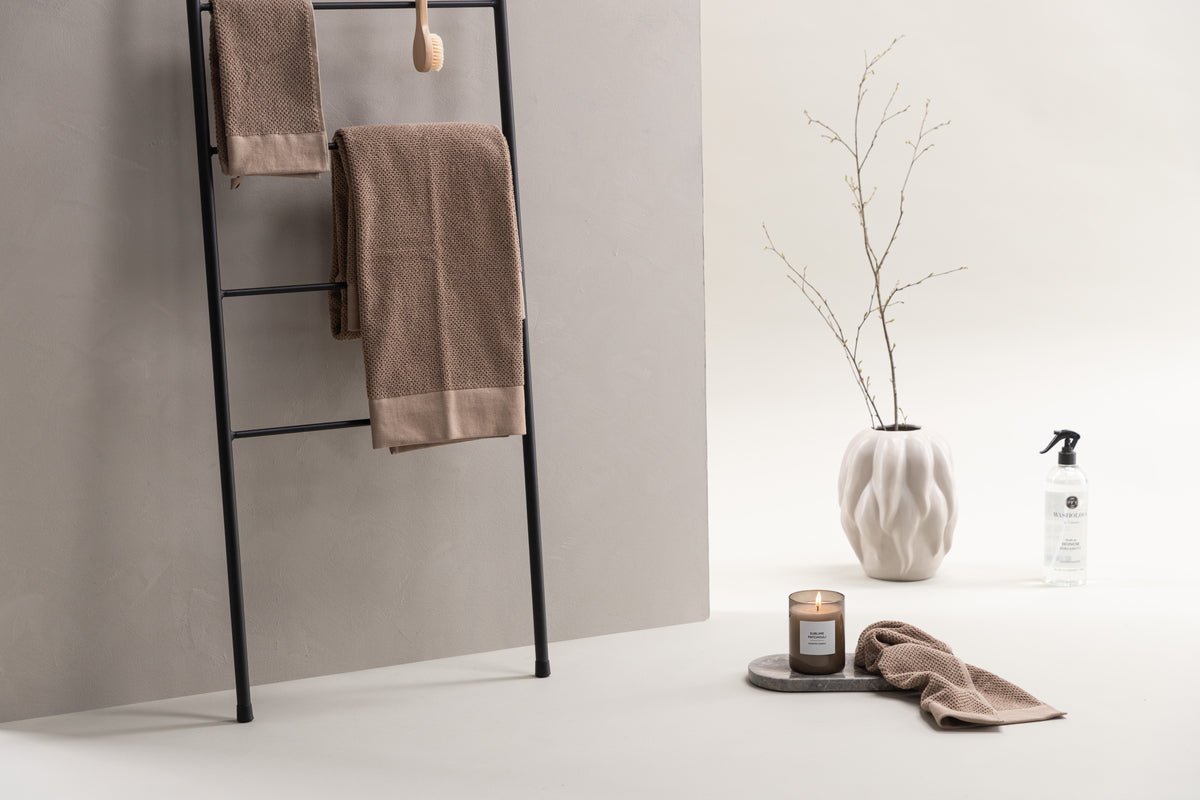 Handtuchleiter / Garderobe Lazaro – Minimalistisches Design in Schwarz