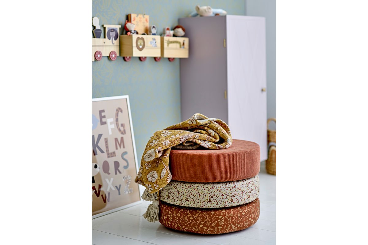 Wandschrank Lana – Violettes Holz-Kabinett mit Messinggriff & Musterfront