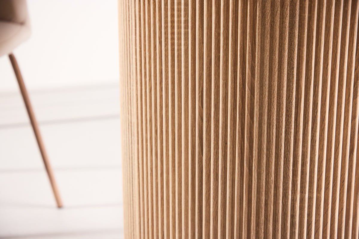 Esstisch Orlén – Runder Design-Esstisch Ø120 cm mit Glasplatte und geriffeltem Fuß