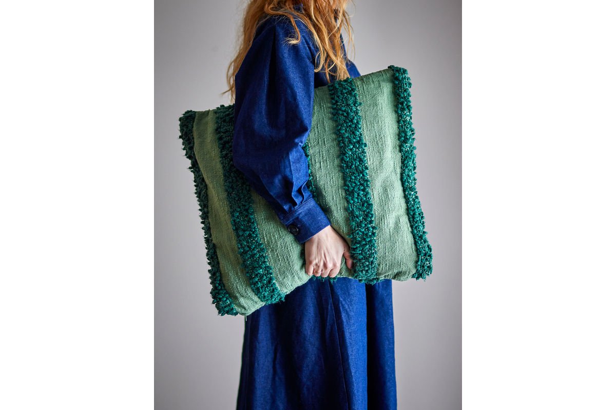 Zierkissen Toronto – Getuftete Streifen in Grün