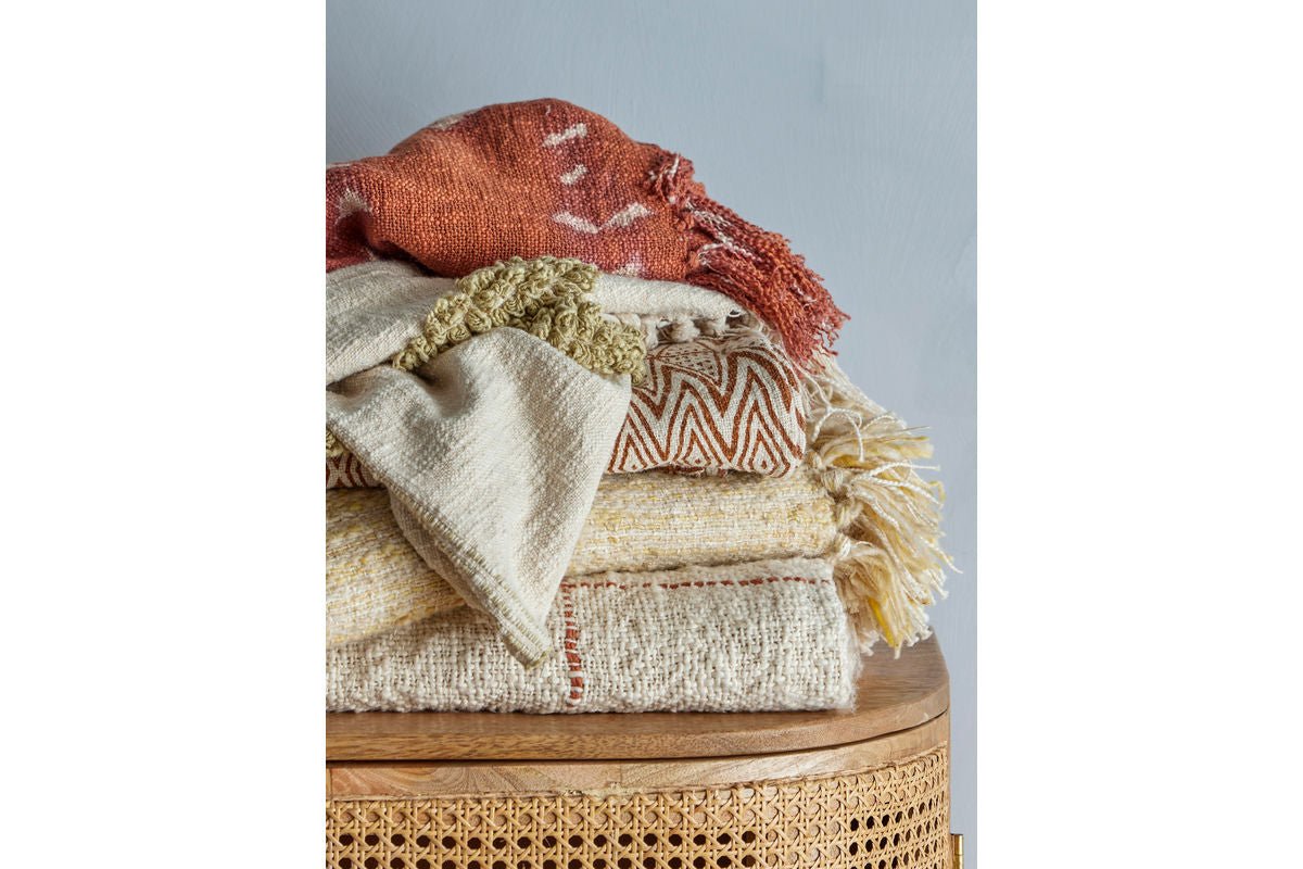 Tagesdecke Marona – Batikmuster in warmem Braun