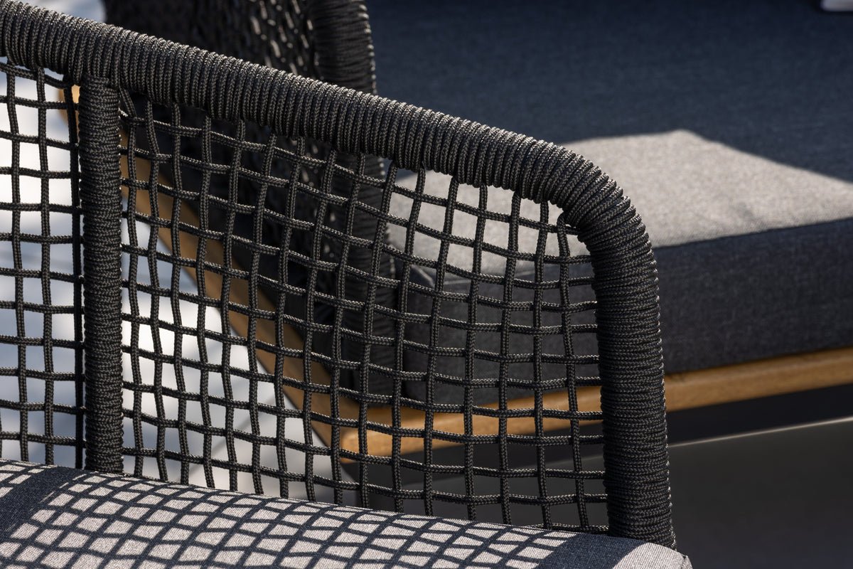 Garten Loungeset Malina – mit Holzdetails, geflochtenem Seil & grauen Kissen