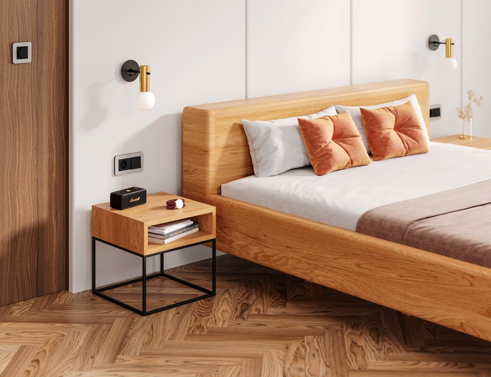 Designer Holzbett Arvelo aus massiver Eiche in Schwebeoptik und geraden Headboard