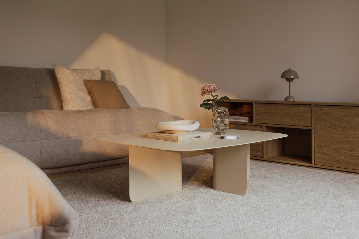 Couchtisch Livia – Japandi Design aus pulverbeschichtetem Blech