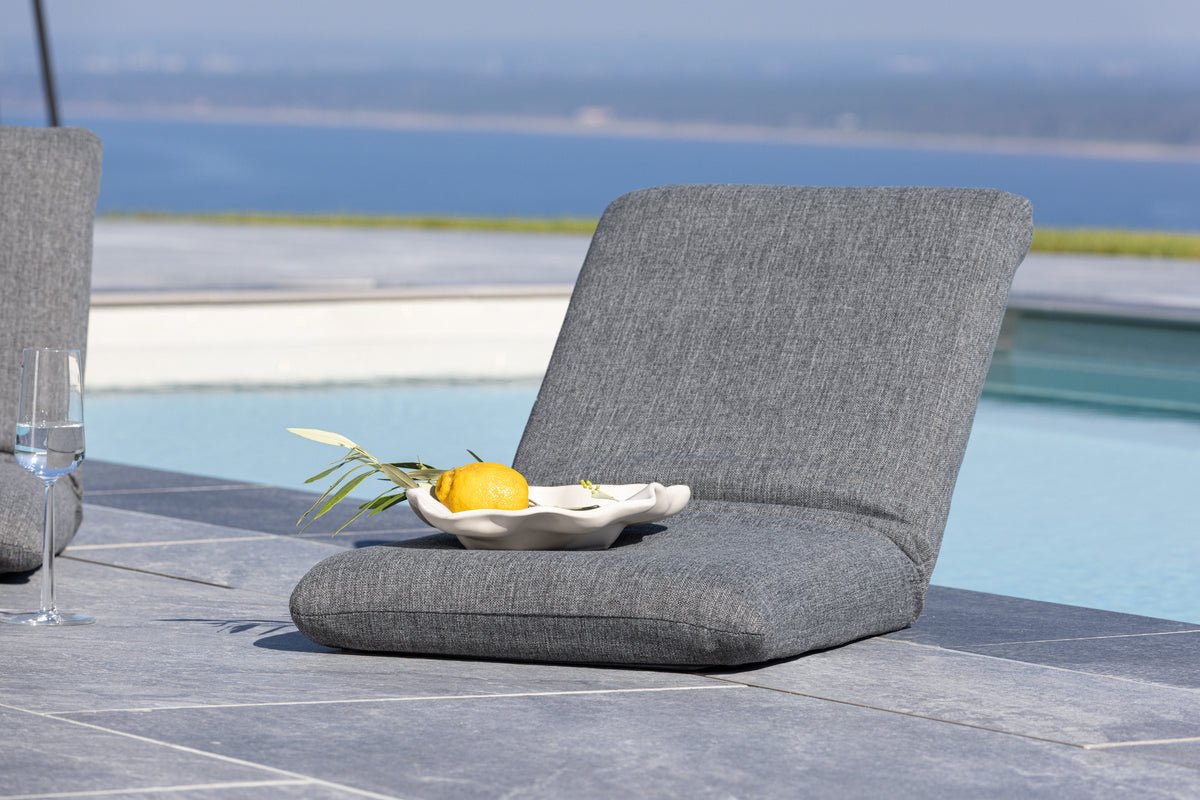 Sonnenliege Zephyra - aus Polyester mit Stahlgestell in Grau