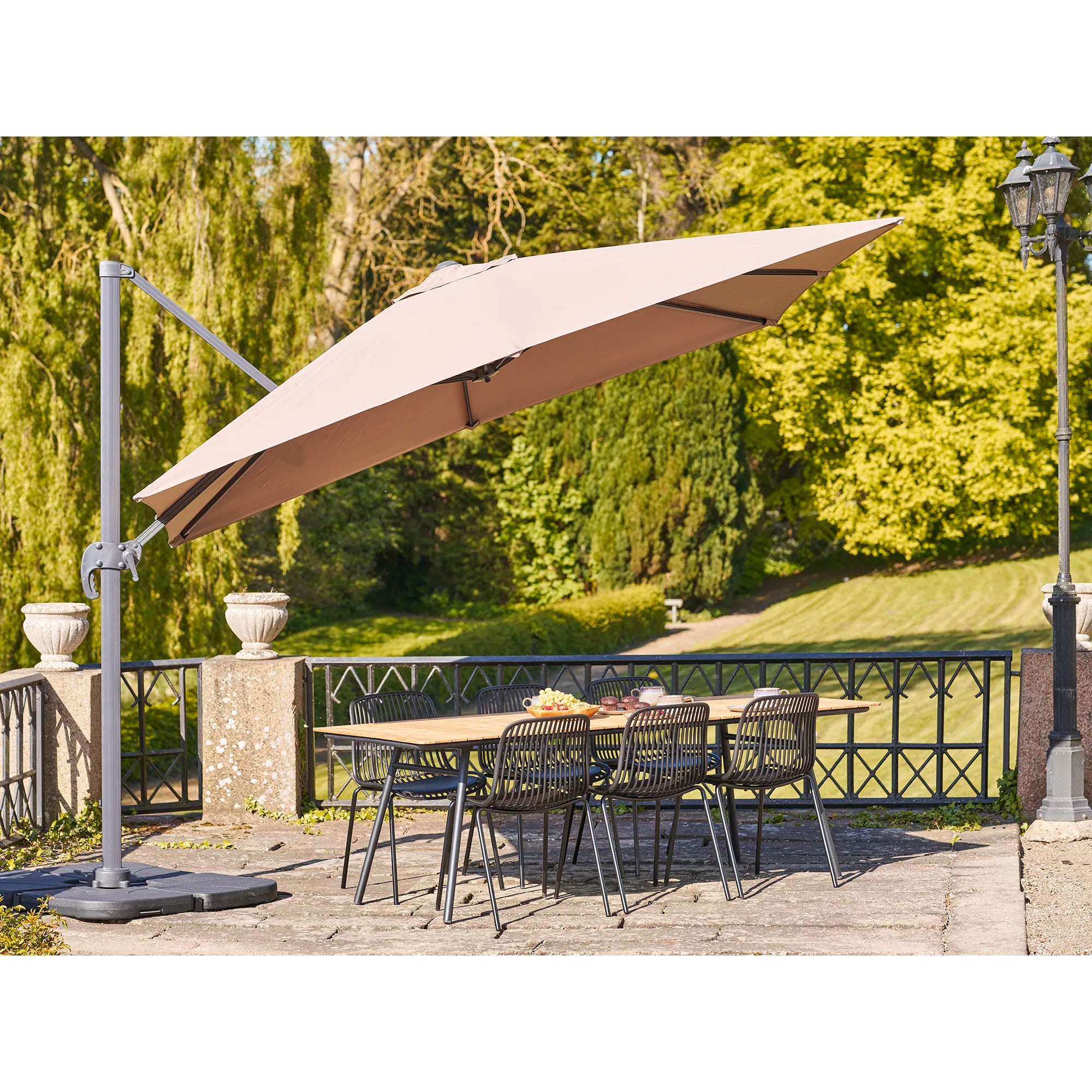 Sonnenschirm Arezzo Pro – 360° Schatten in stilvollem Design