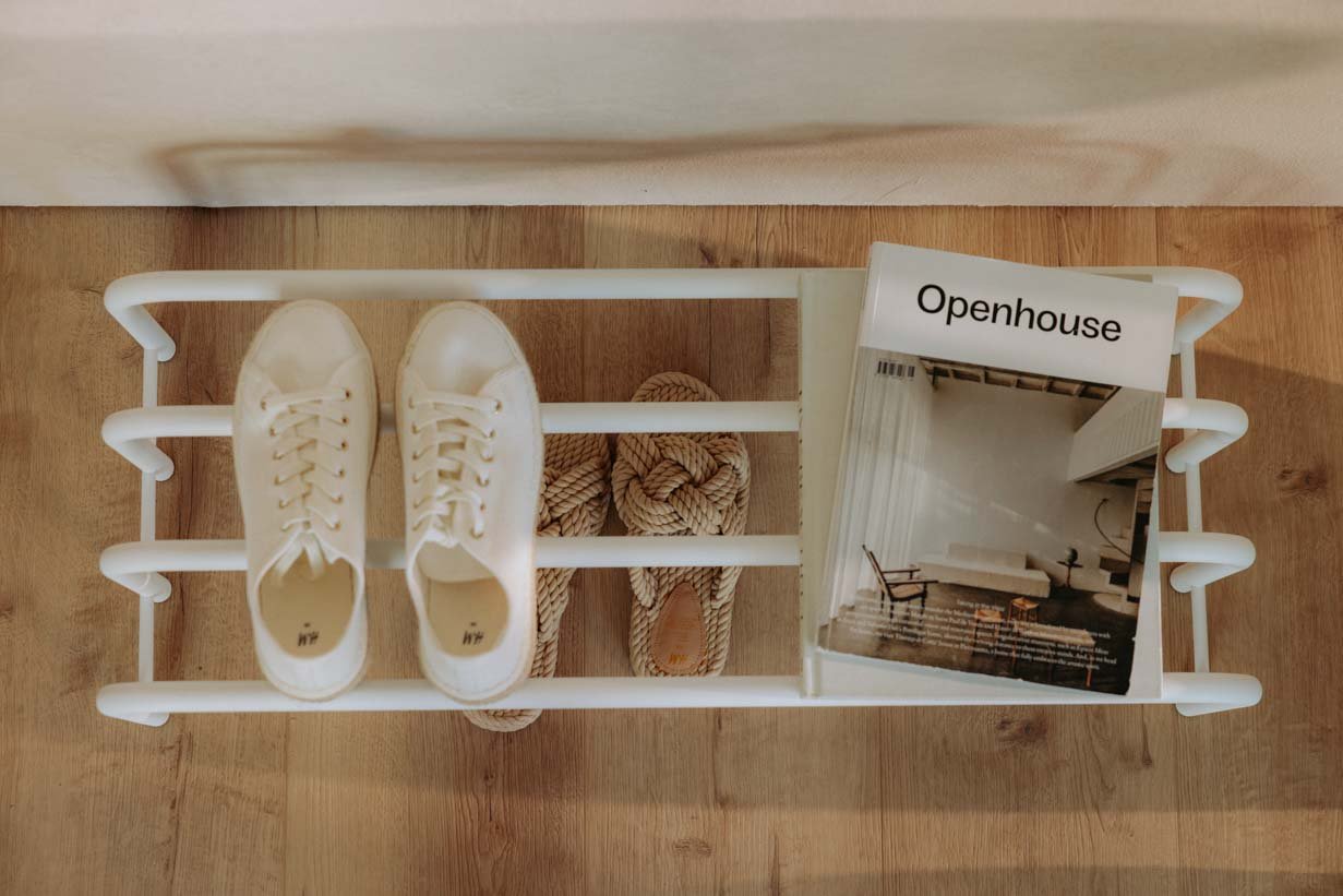 Schuhregal Camo – Edelstahl Design in Schwarz, Cashew oder Weiß