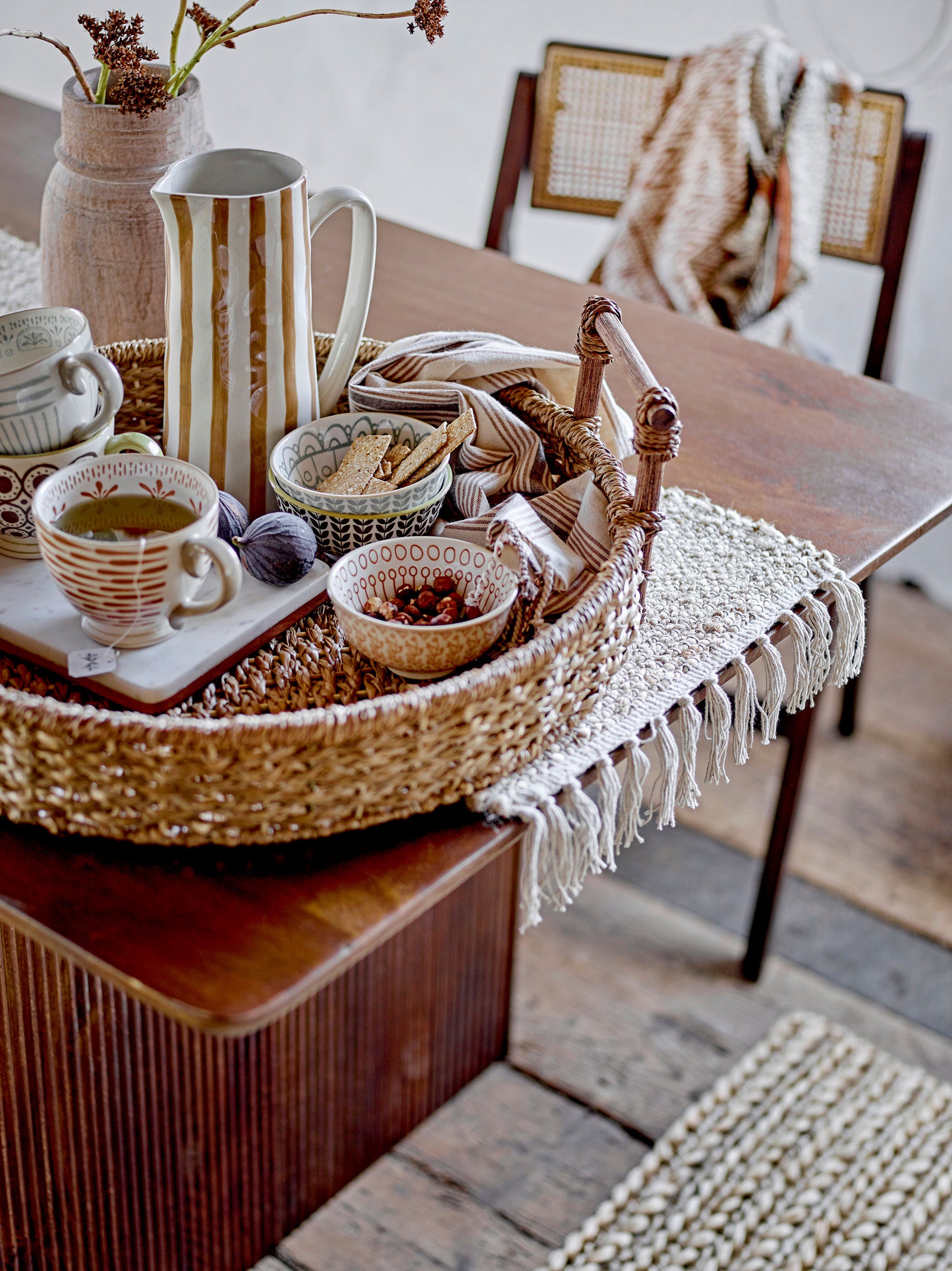 Krug Tiva – Hand-Painted Stoneware in Various Colors