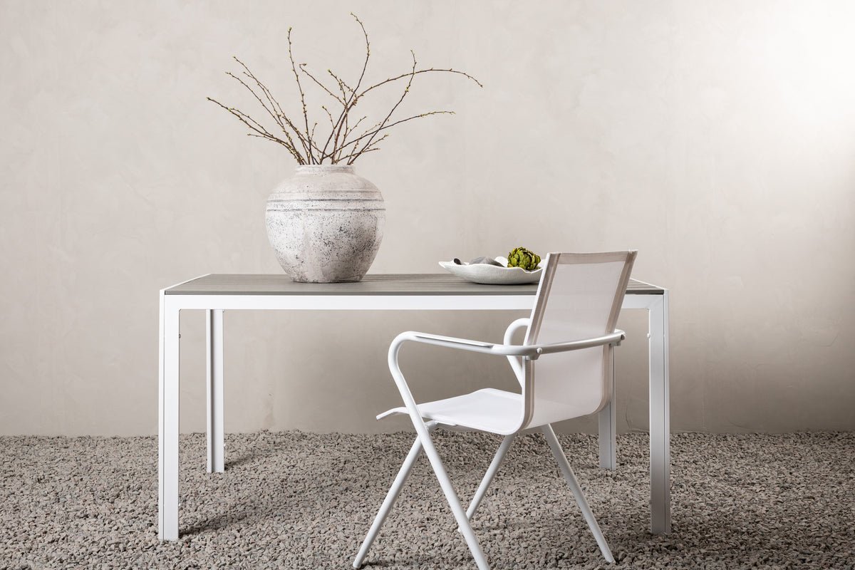 Gartentisch Tareen - eine harmonische Kombination aus Natürlichkeit und Stabilität