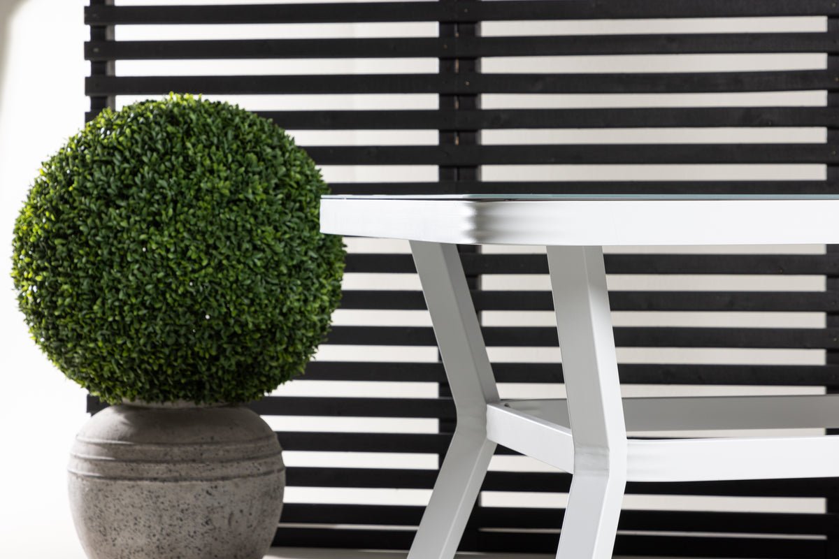 Garden table Amaré - a combination of matte glass top and aluminum frame