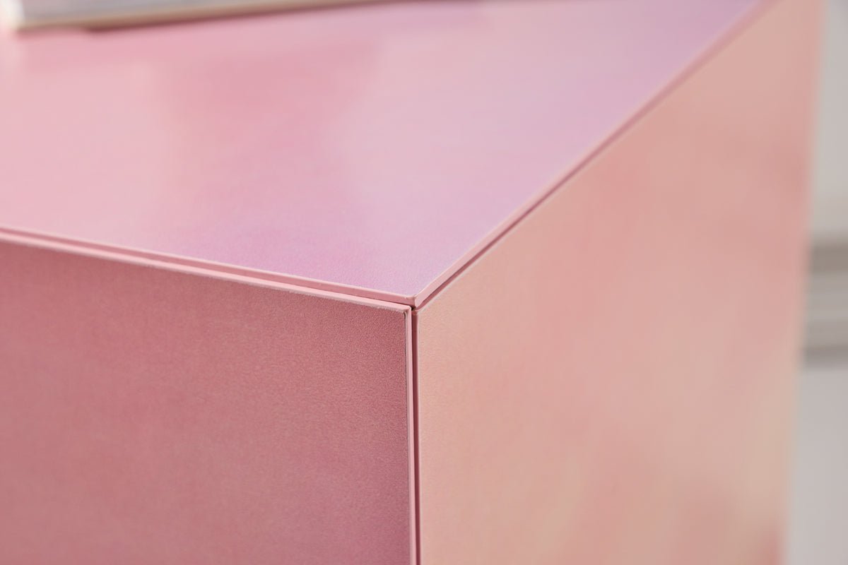 Coffee table/side table Nivara – cube with extraordinary appearance