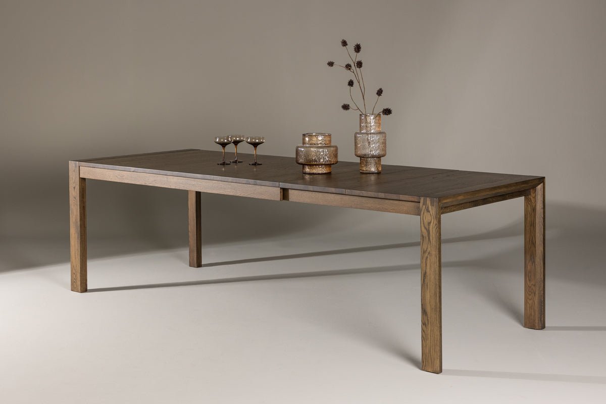 Dining table Wainui - made from sturdy oak wood