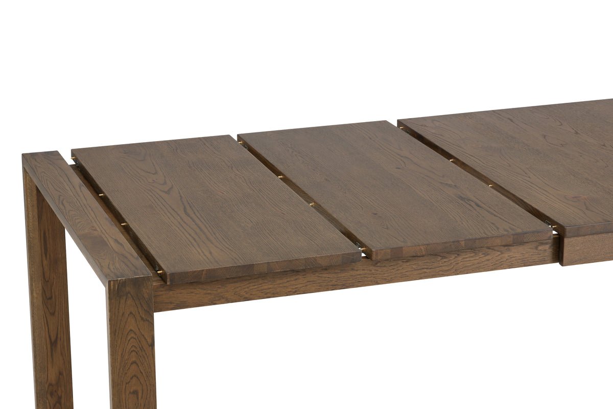 Dining table Wainui - made from sturdy oak wood