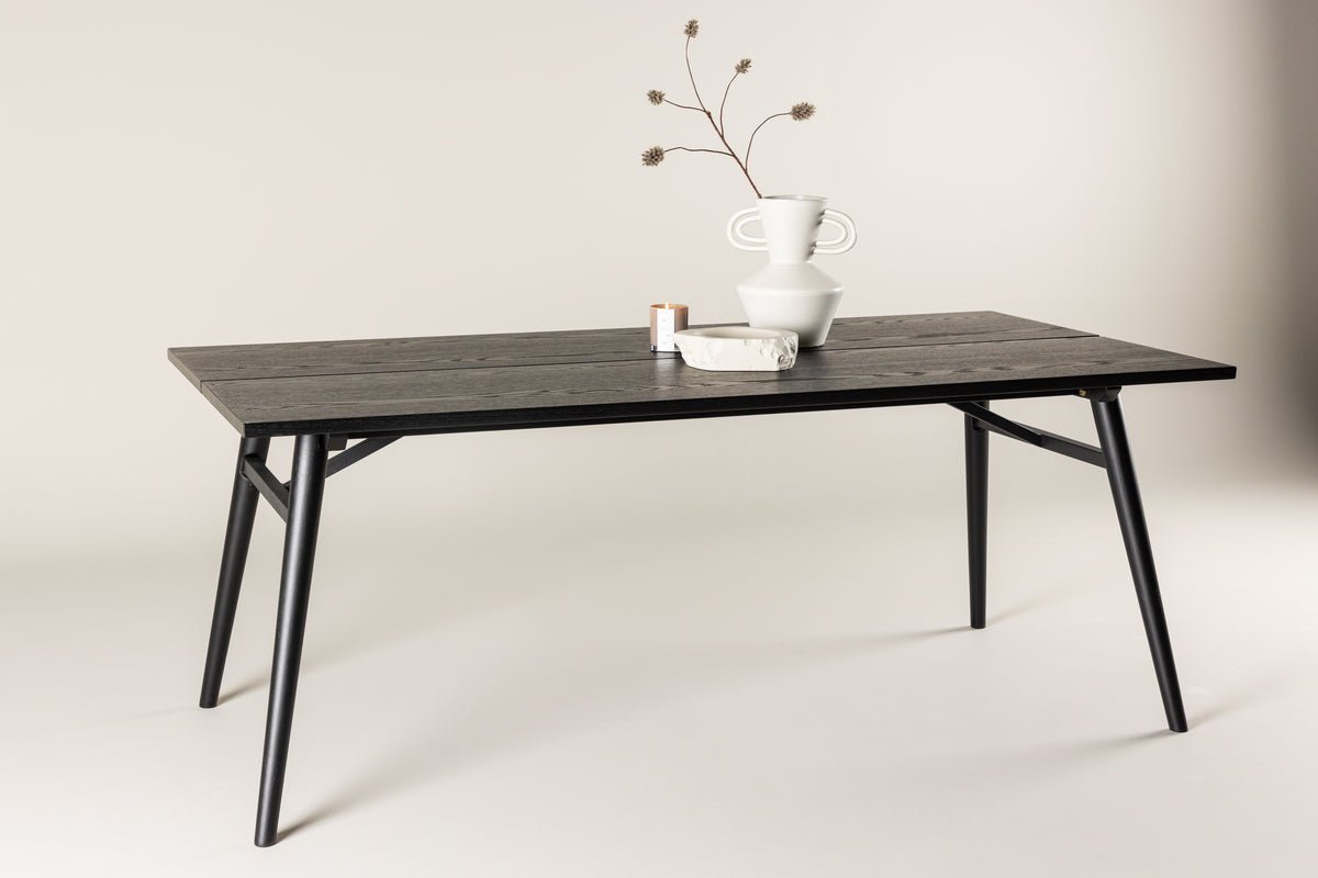 Dining table Maleko – a dining table with character and modern elegance