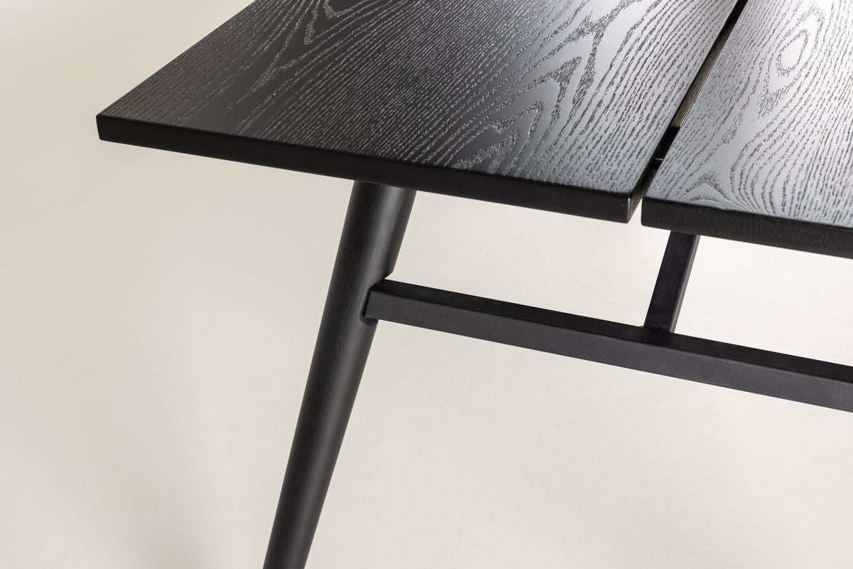 Dining table Maleko – a dining table with character and modern elegance