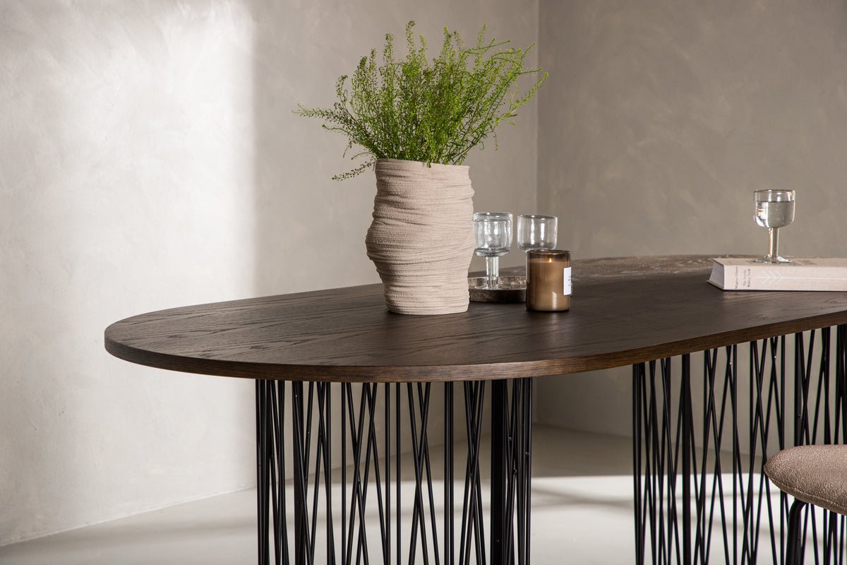 Dining table Kalua - stylish and timelessly elegant