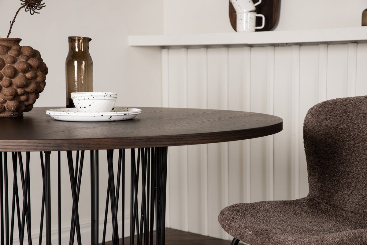 Dining table Kalua - stylish and timelessly elegant