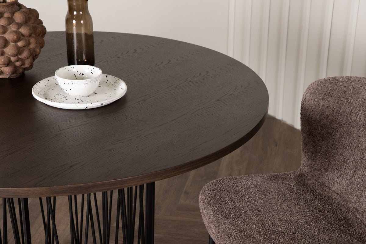 Dining table Kalua - stylish and timelessly elegant