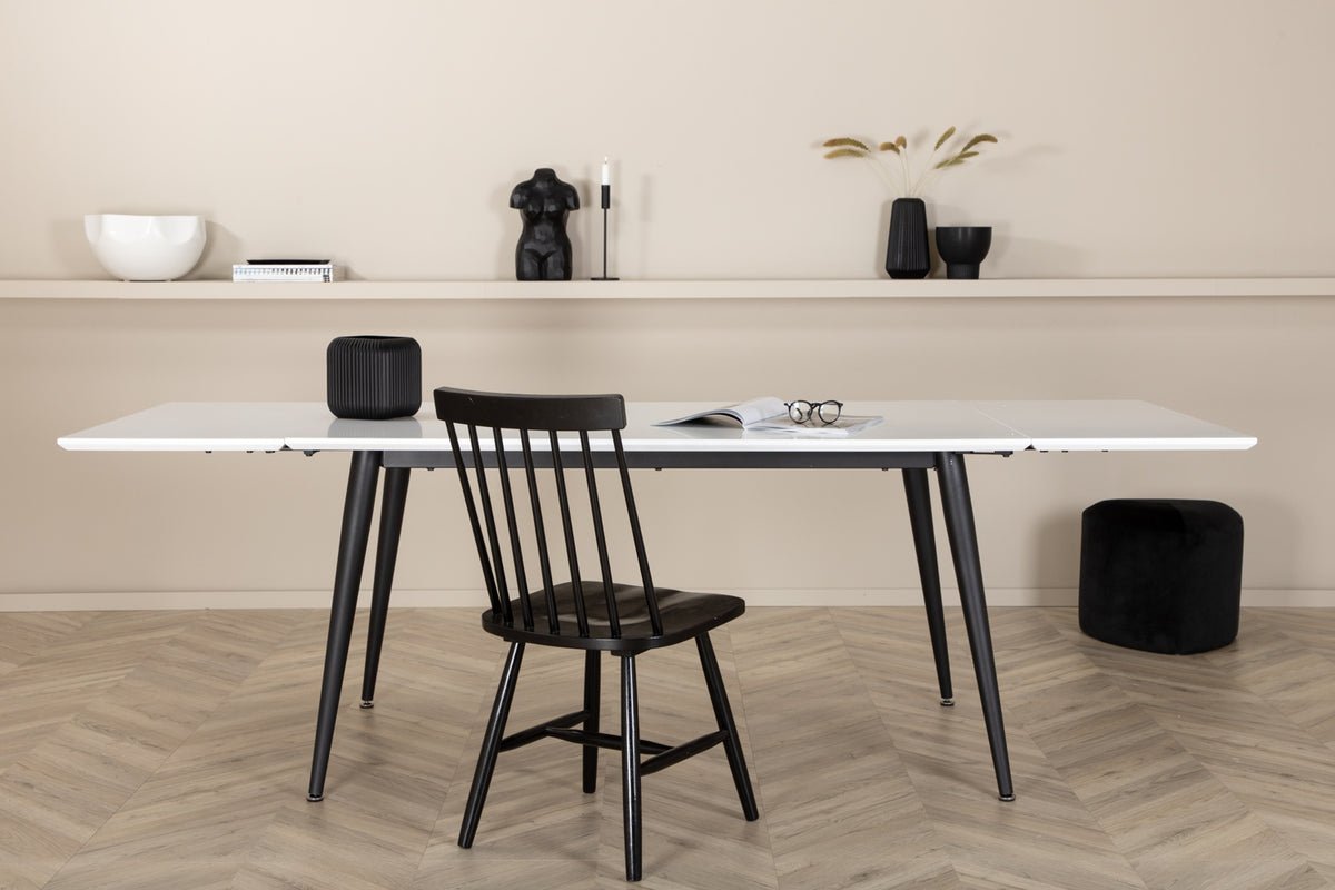 Dining table Sarin - flexible for small and large groups