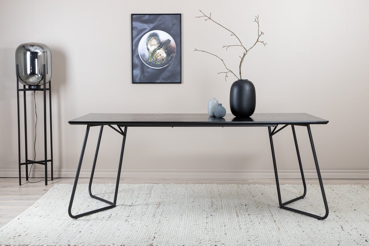 Dining table Tanoa - a Scandinavian inspired design with slightly splayed legs