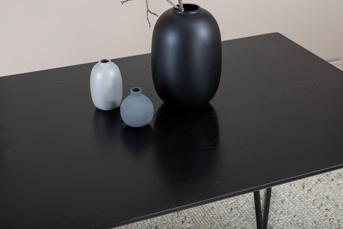 Dining table Tanoa - a Scandinavian inspired design with slightly splayed legs