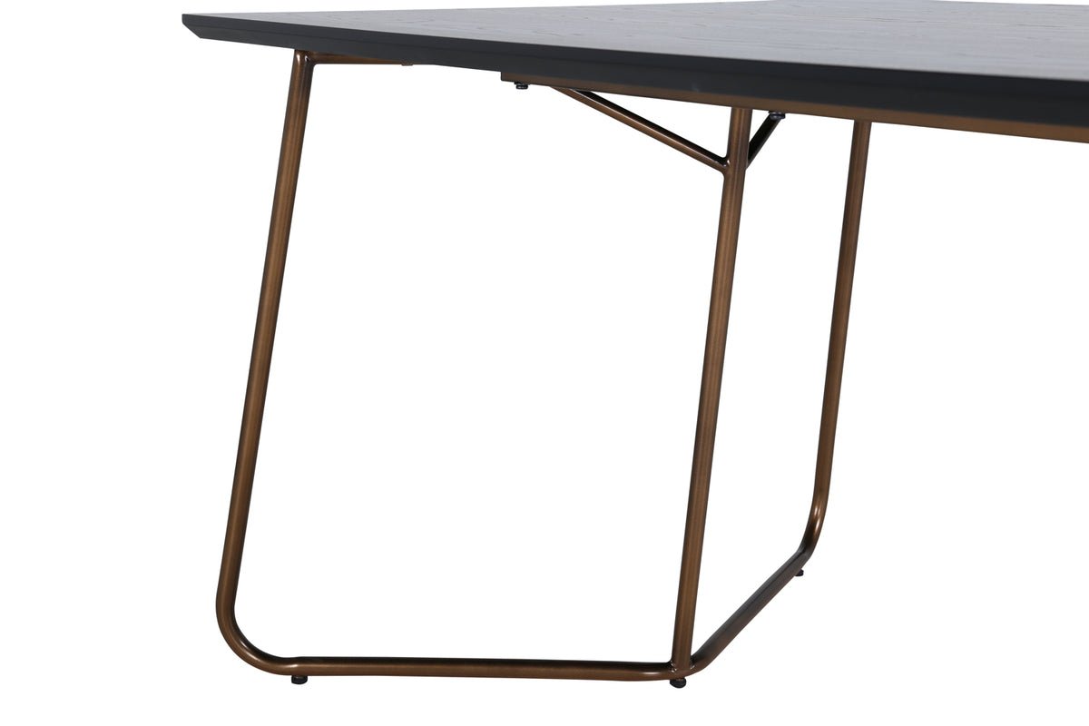 Dining table Tanoa - a Scandinavian inspired design with slightly splayed legs