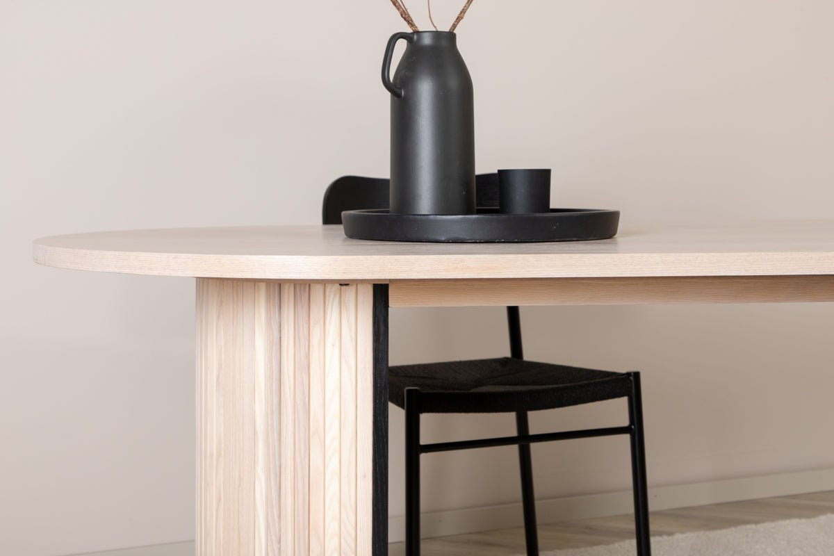 Dining table Moani - with sturdy frame in ribbed design
