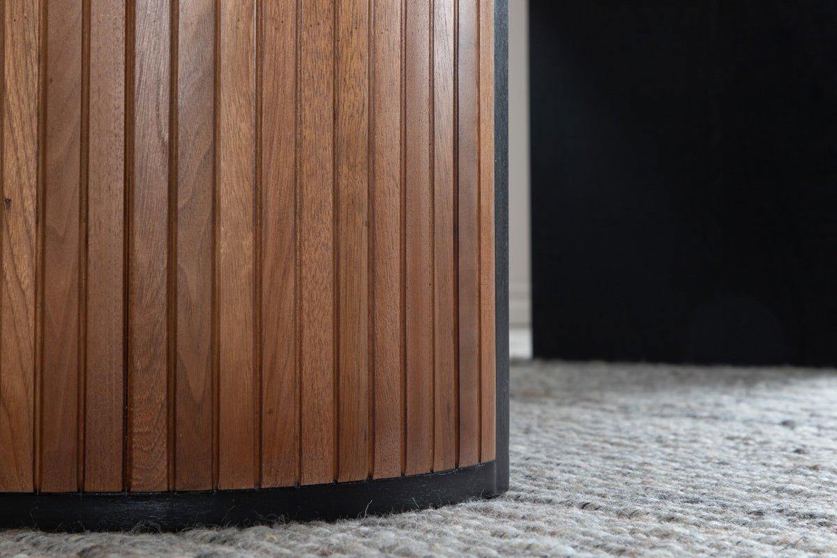 Dining table Moani - with sturdy frame in ribbed design