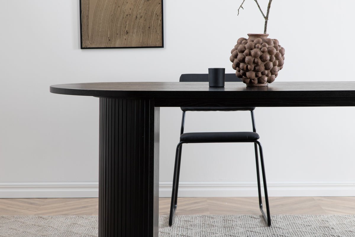 Dining table Moani - with sturdy frame in ribbed design