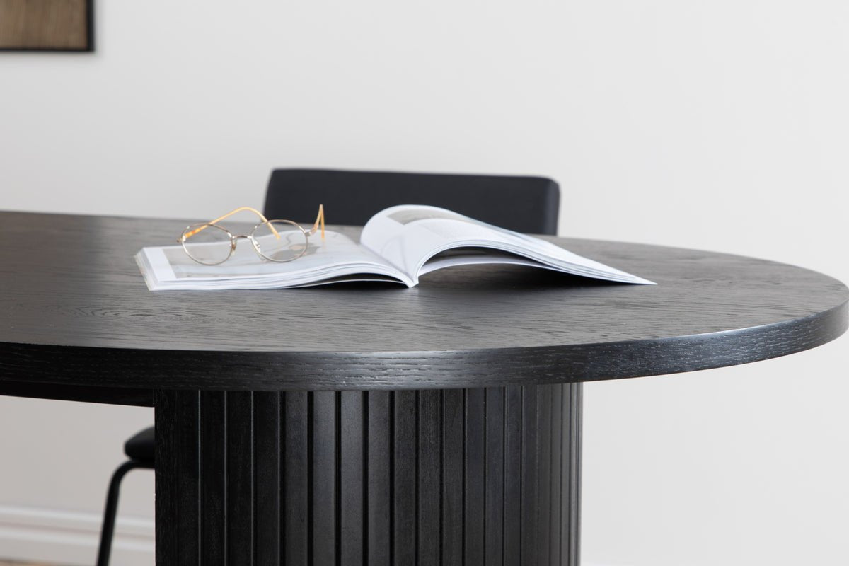 Dining table Moani - with sturdy frame in ribbed design