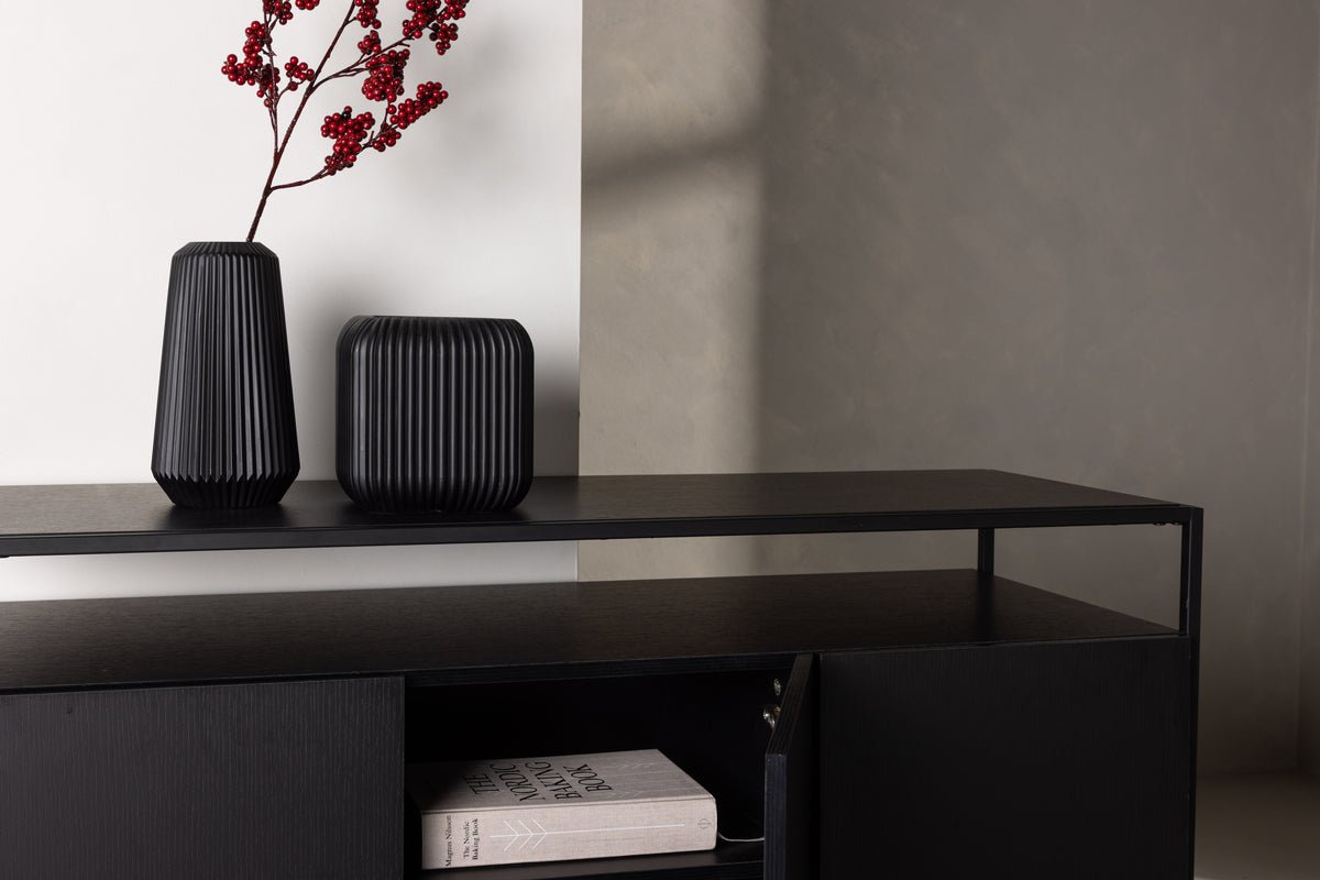 Kommode Merivo – Schwarz, Industrial Chic mit offenem Rahmen