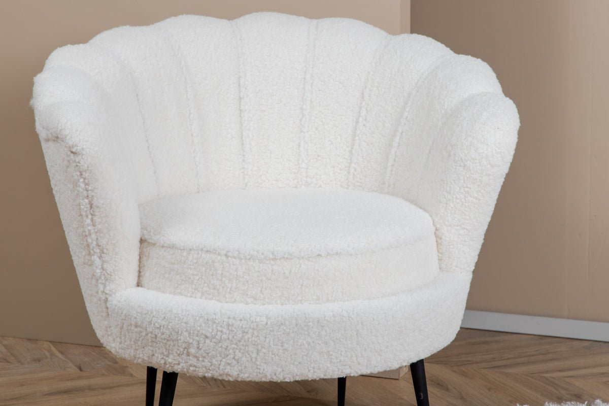 Armchair Celub - Available in 4 colors and 3 types of materials