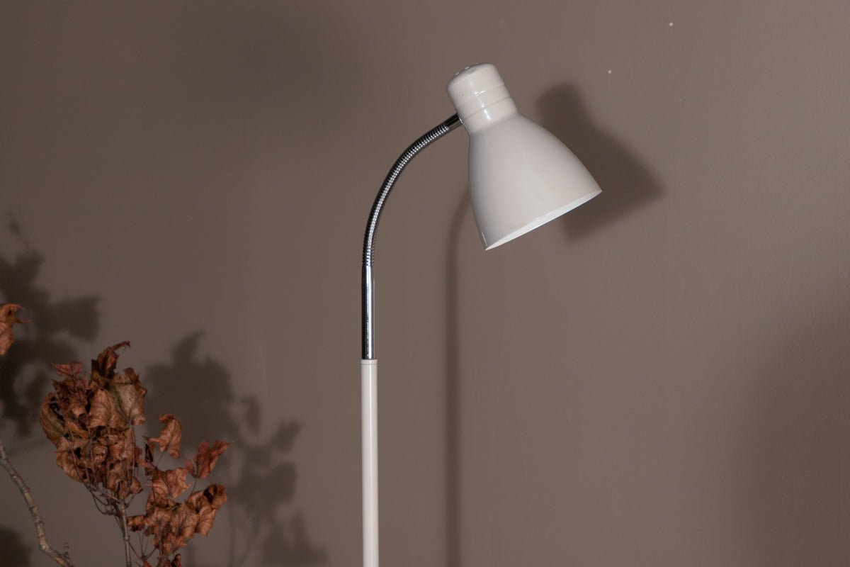 Stehlampe „Sina“ –  Schlichtes Design mit schwenkbarem Kopf
