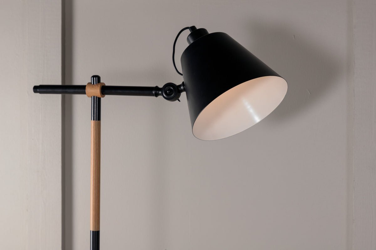 Floor lamp "Grimming" – calm black clarity with wood details
