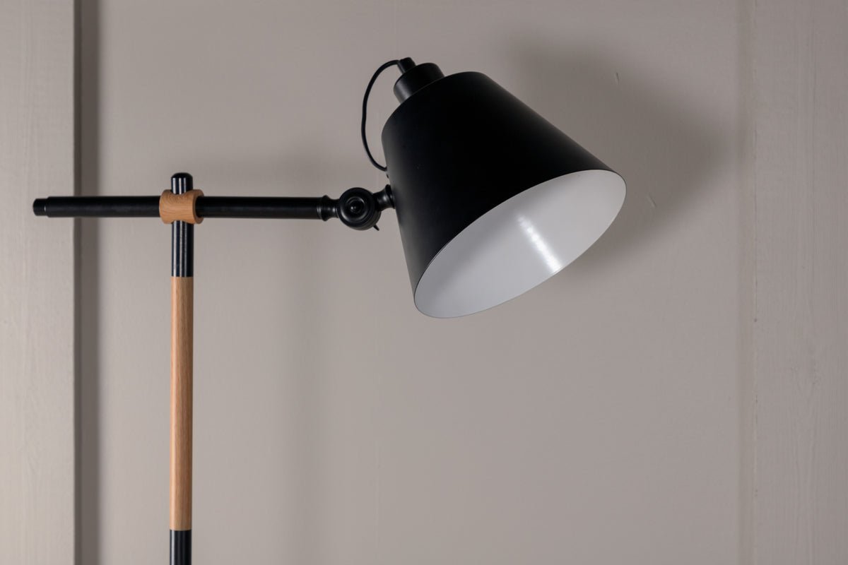 Floor lamp "Grimming" – calm black clarity with wood details