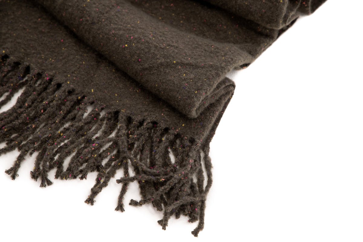 Tagesdecke Malin Anthrazit – 170×130 cm mit Fransen & Melierung