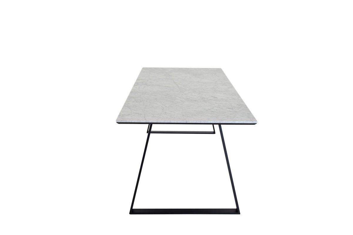 Dining table Lumae - harmoniously combines design and function