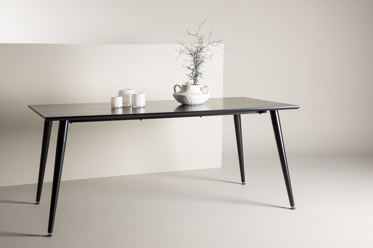 Dining table Zayen - stylish, modern and timeless