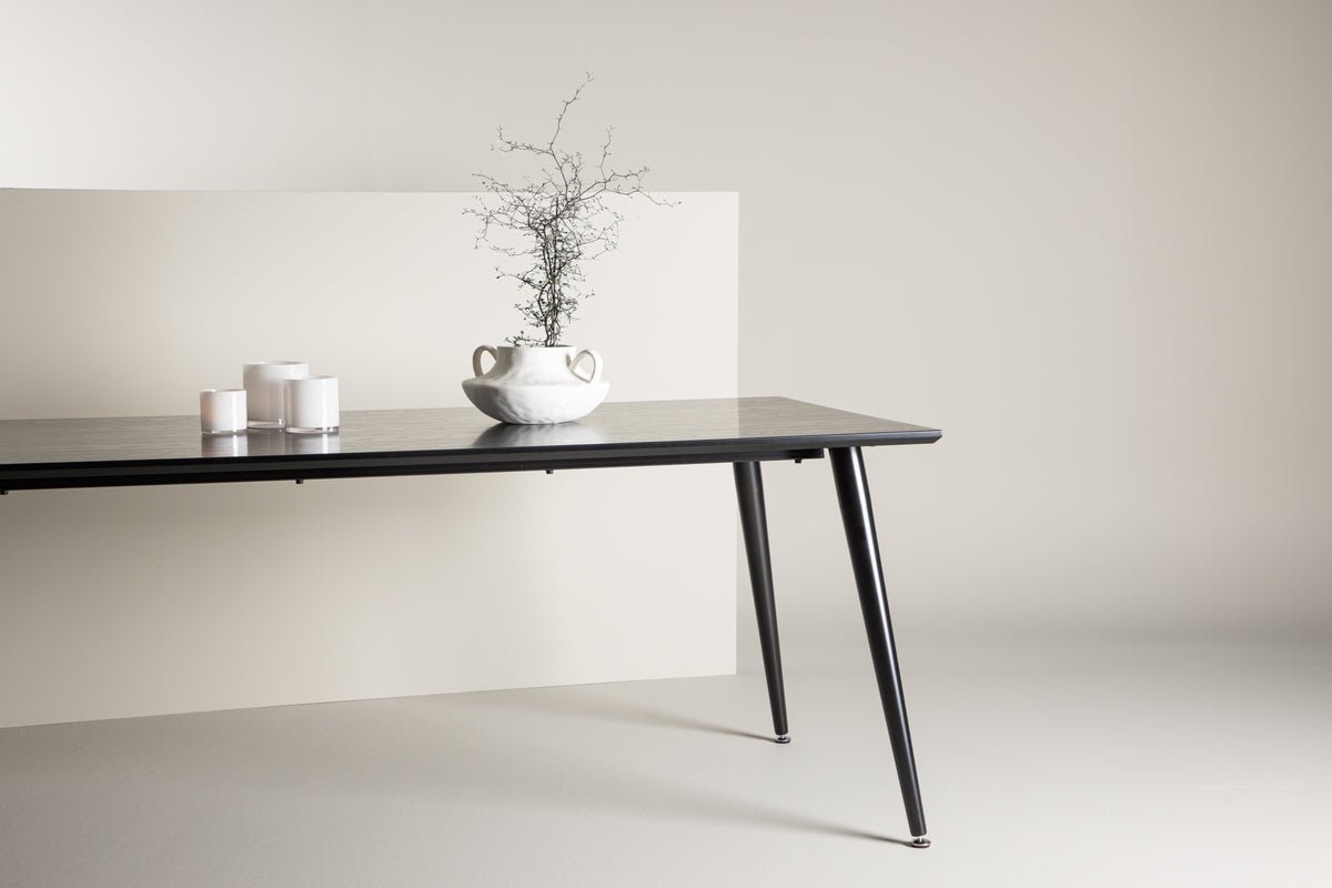 Dining table Zayen - stylish, modern and timeless