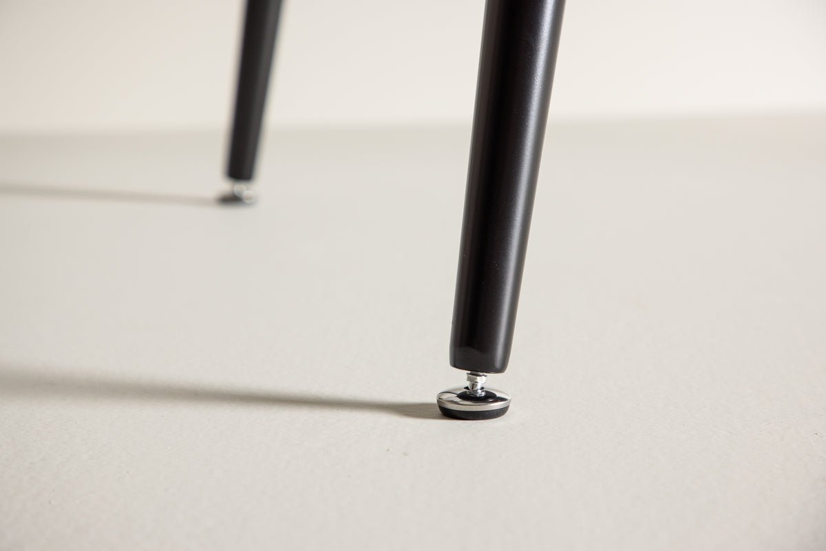 Dining table Zayen - stylish, modern and timeless