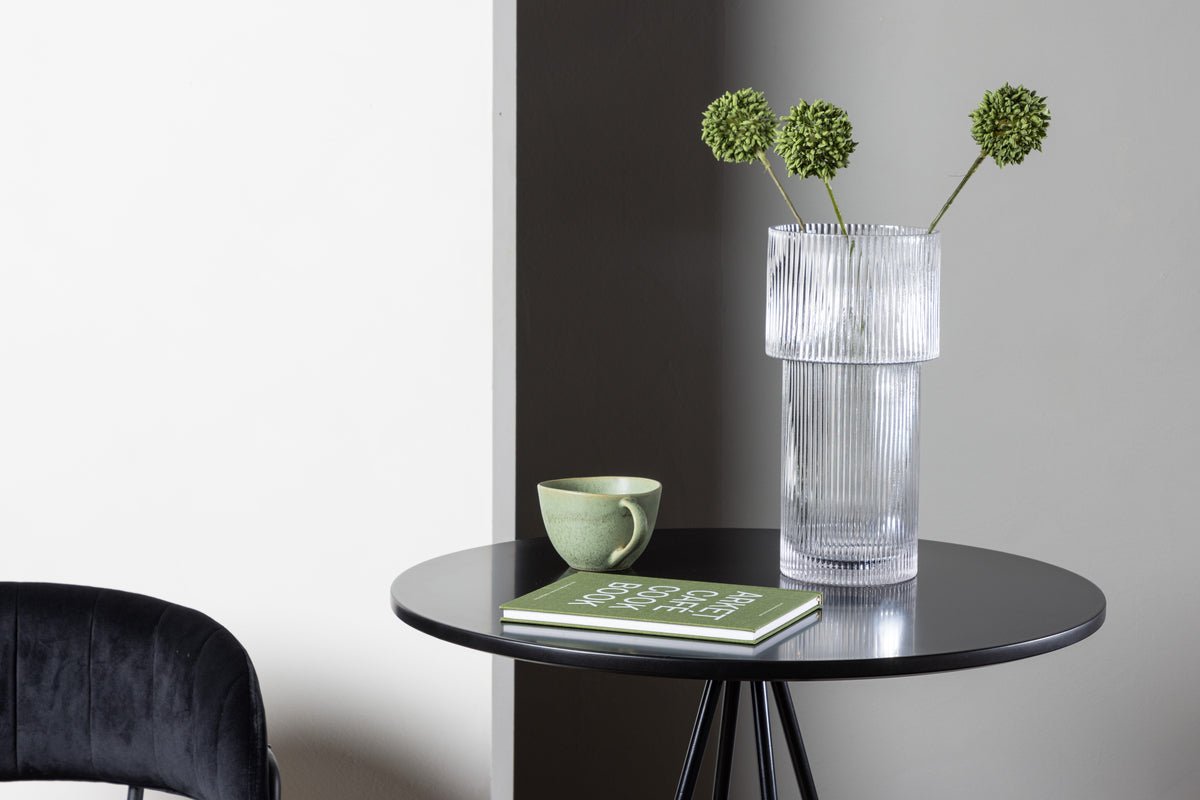 Dining table Rimu - combines modern design with thoughtful details