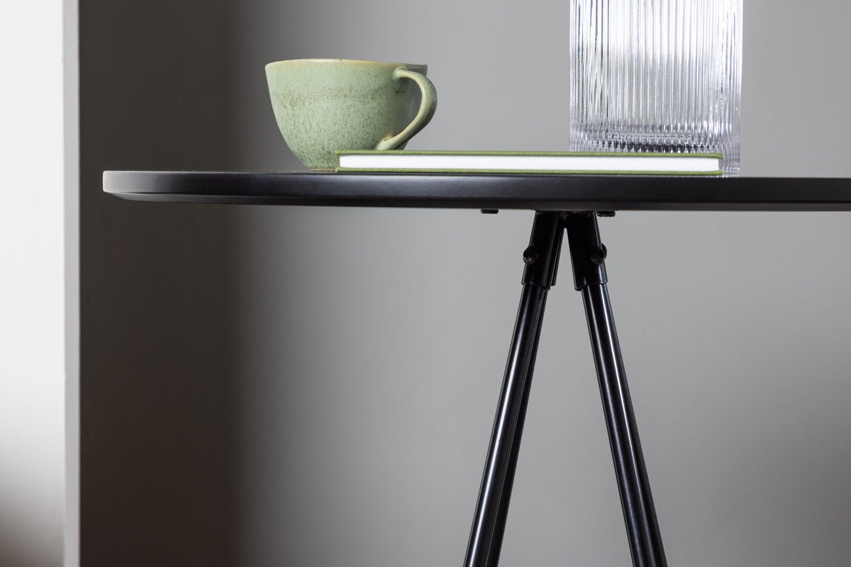Dining table Rimu - combines modern design with thoughtful details