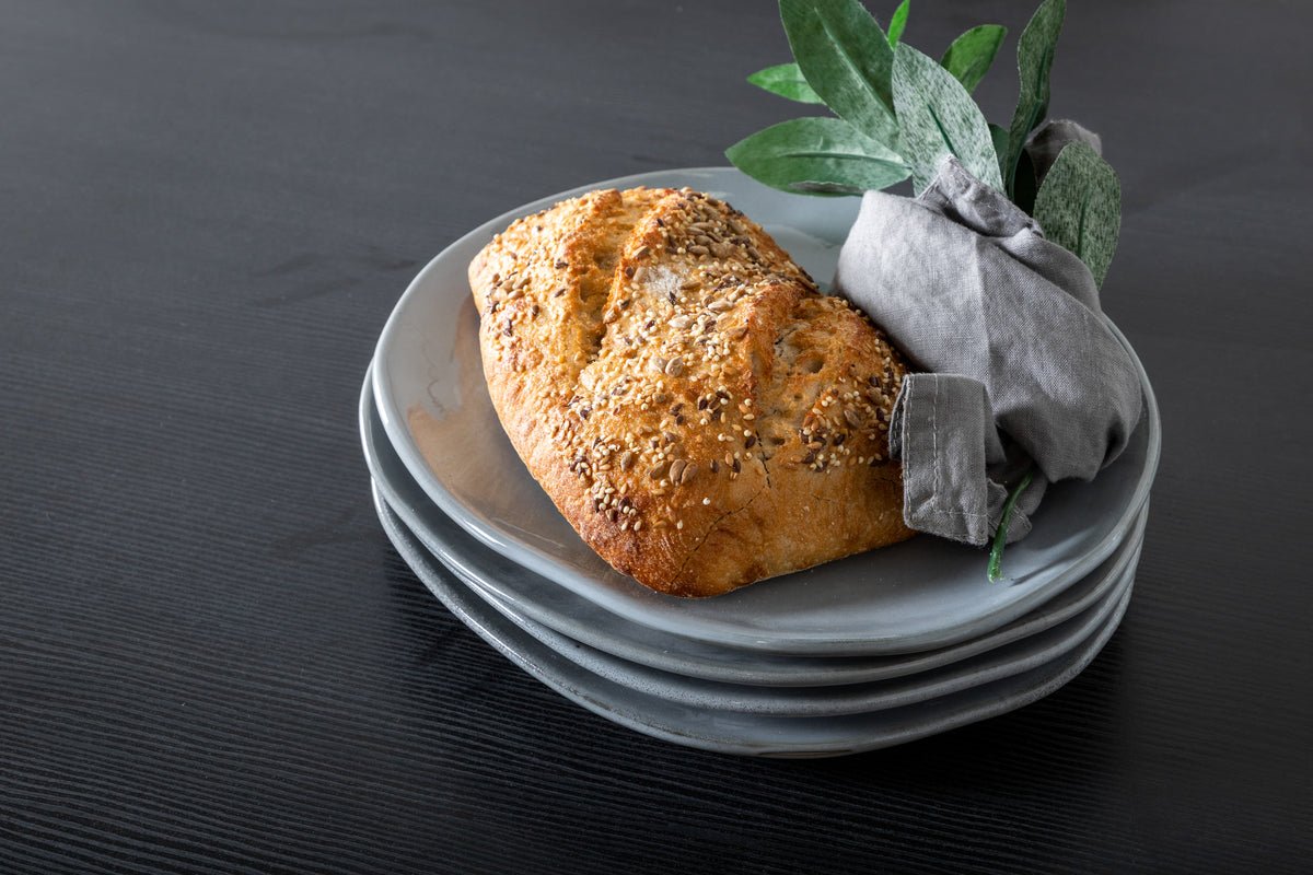 Dining table Waka - the decorative metal legs set a stylish accent