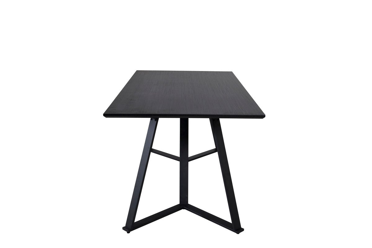 Dining table Waka - the decorative metal legs set a stylish accent