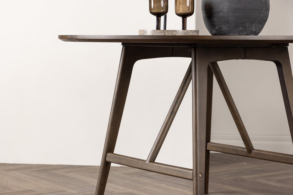 Dining Table Kailani - the round dining table for stylish coziness