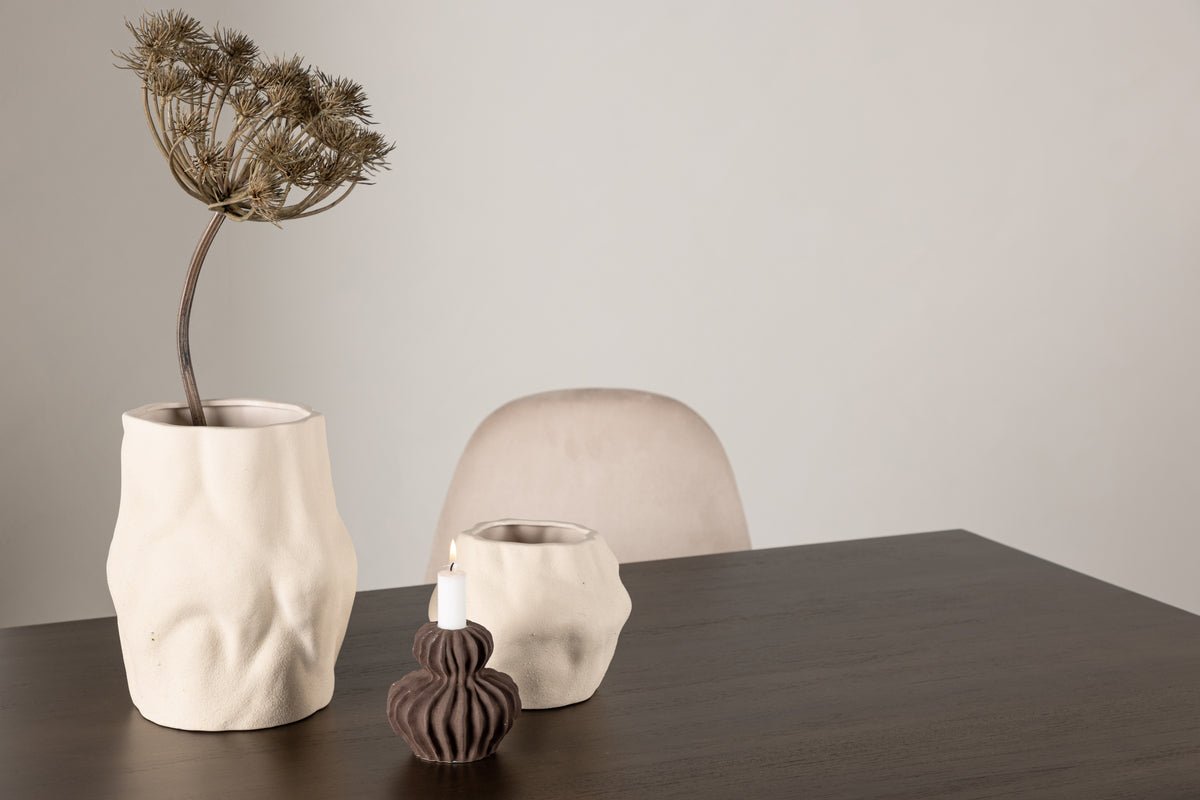 Esstisch Amara - verbindet modernes Design mit natürlicher Wärme