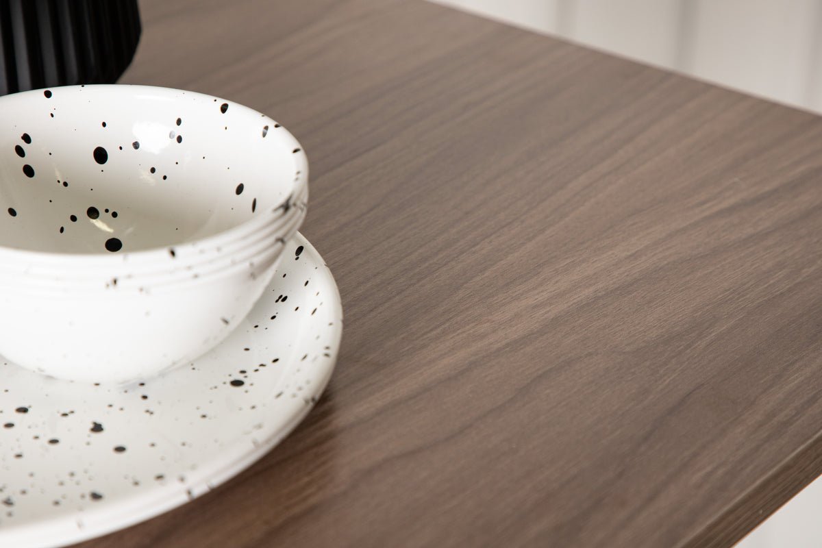 Dining table Keona - in compact form and stylish appearance