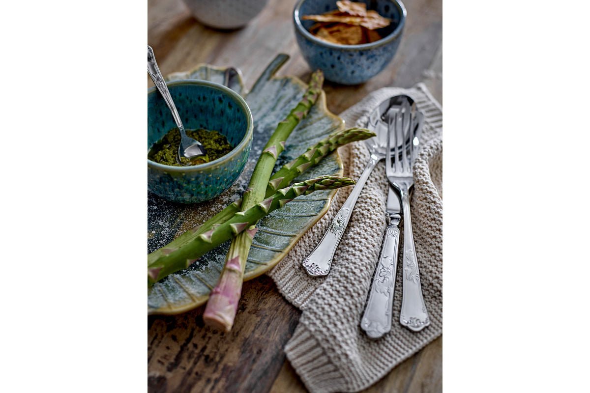 Serving Platter Sunae - made of stoneware - leaf shape